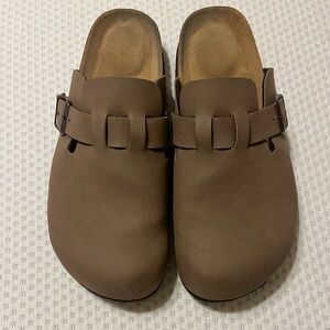 Cushionaire Brown Nubuck Slip-On Clogs Unisex Mens 10 Womens 12